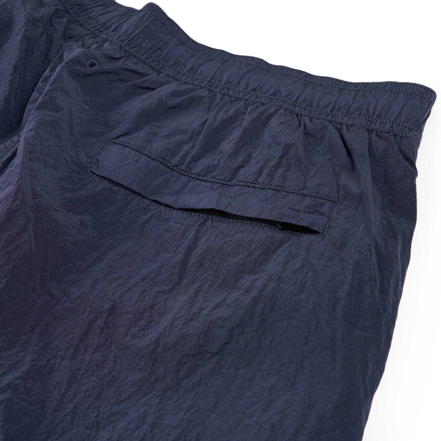 stone island econyl® regenerated nylon shorts (dunkelblau)