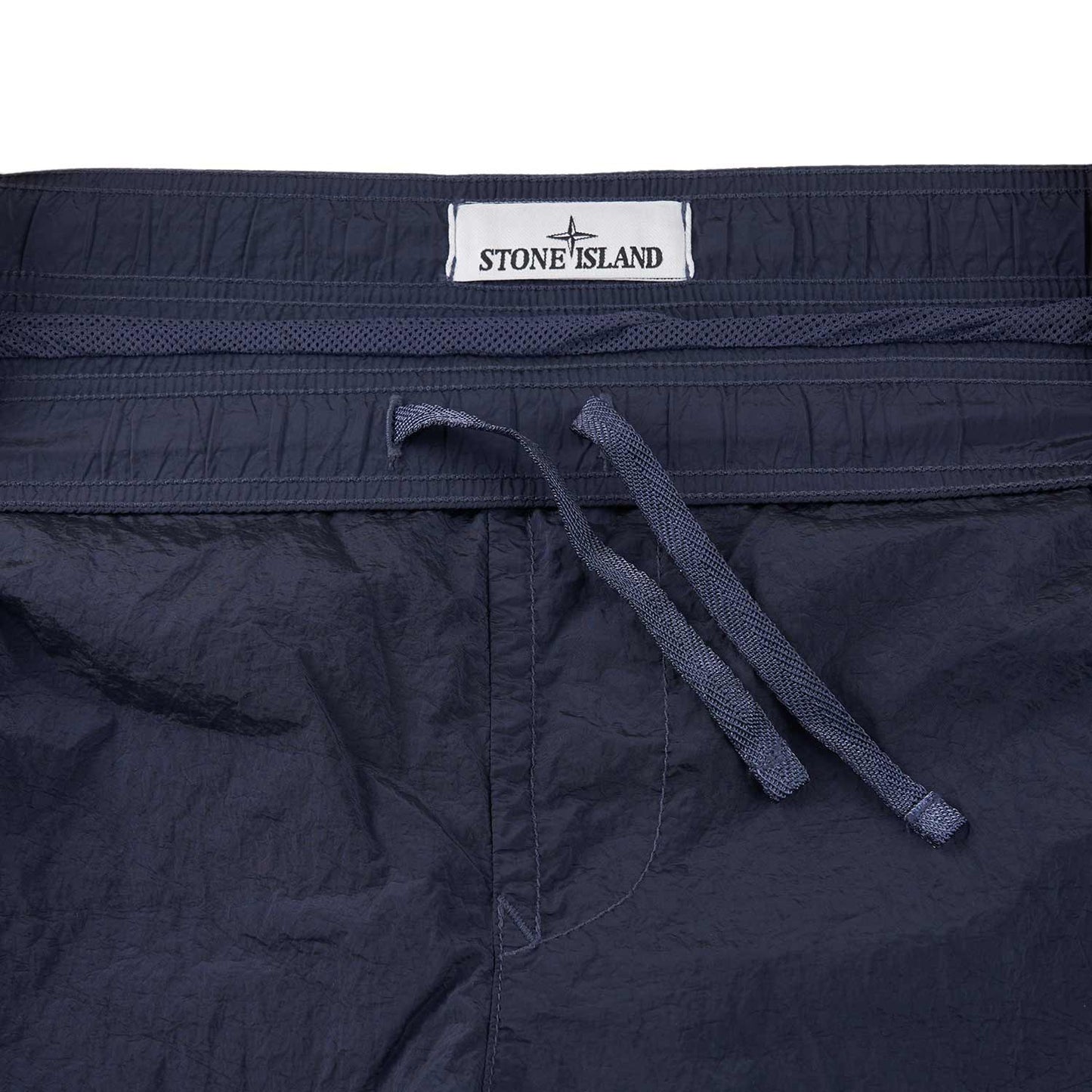 stone island econyl® regenerated nylon shorts (dunkelblau)