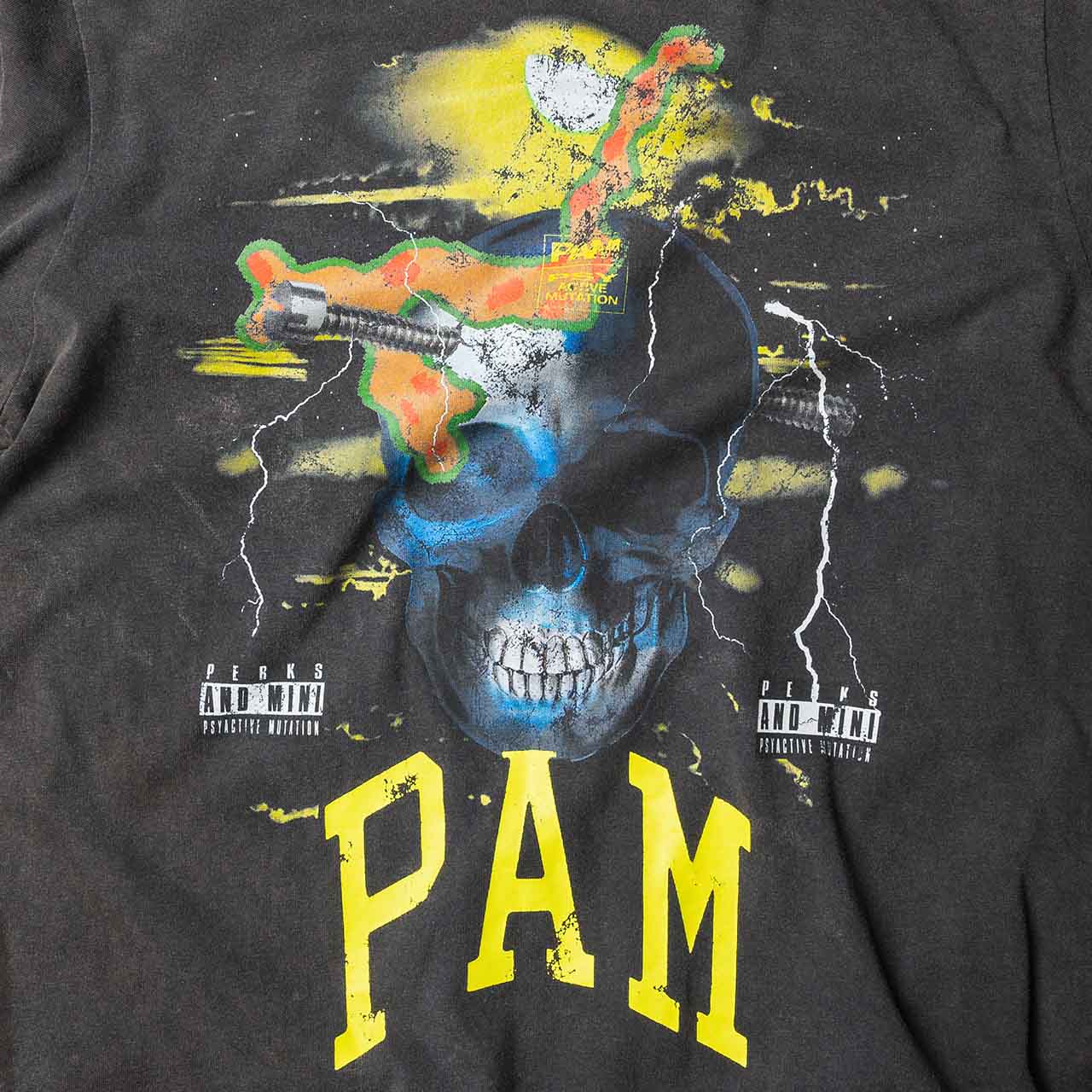 perks and mini on your mind l/s t-shirt (black) - 1362-b - a.plus - Image - 4