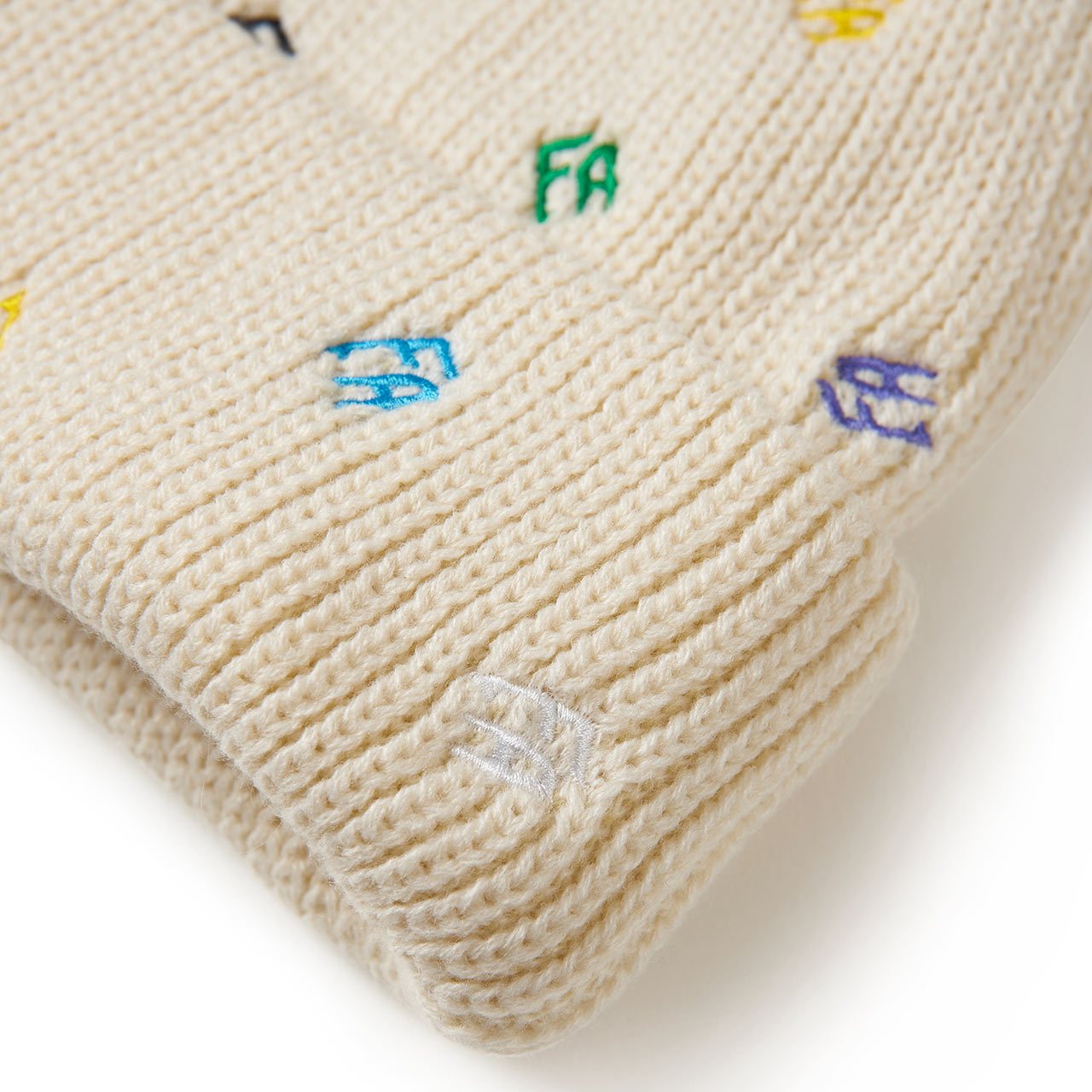 fucking awesome fucking awesome scattered fa cuff beanie (ivory) p708491-001SPONESIZE