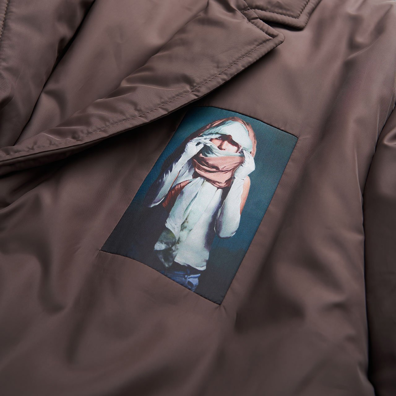 undercover undercover backprint coat (dark brown)