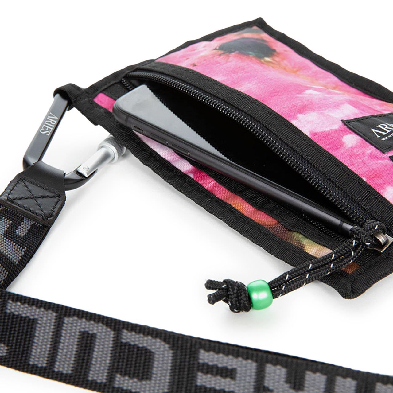 eastpak eastpak  x aries cullen bag (black / multi) EK0A5B9KN101