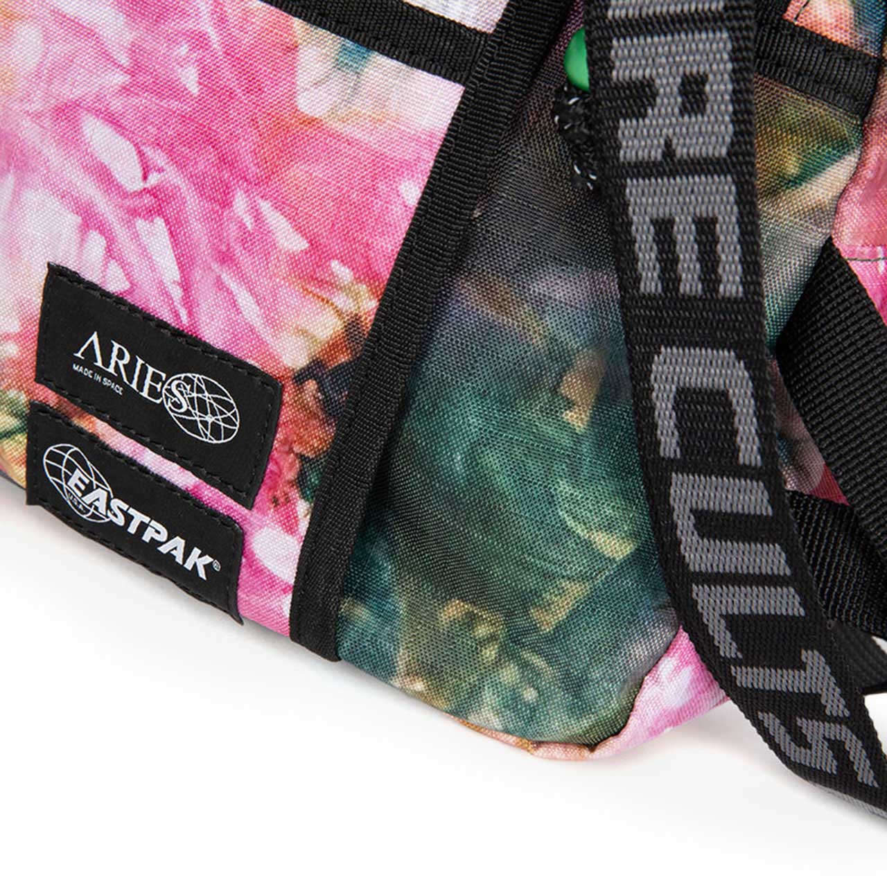 eastpak eastpak x aries bum bag (black / multi) EK0A5B9LN101