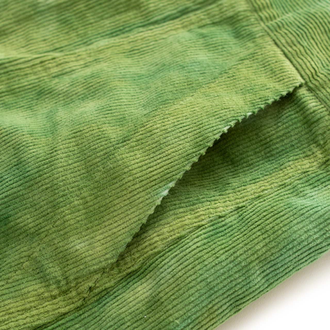 henrik vibskov henrik vibskov crumpet corduroy pants (black / green)