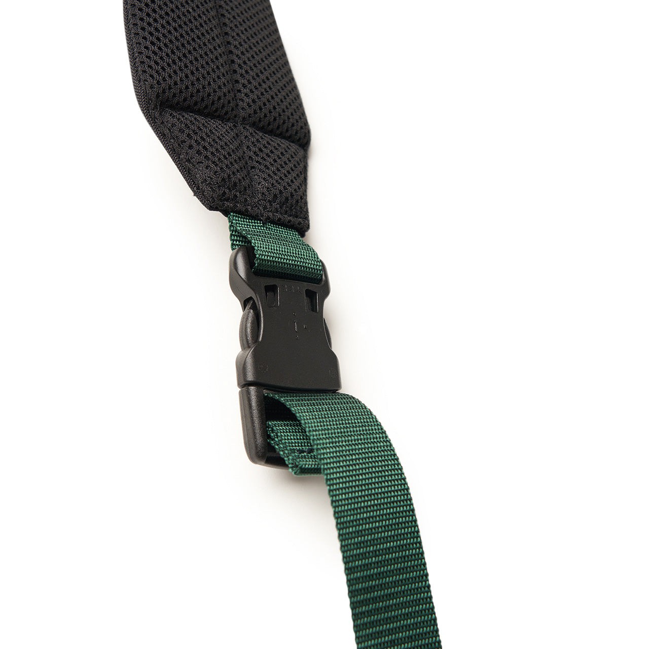 undercover undercover reflective strap bag (black) UI1B4B01