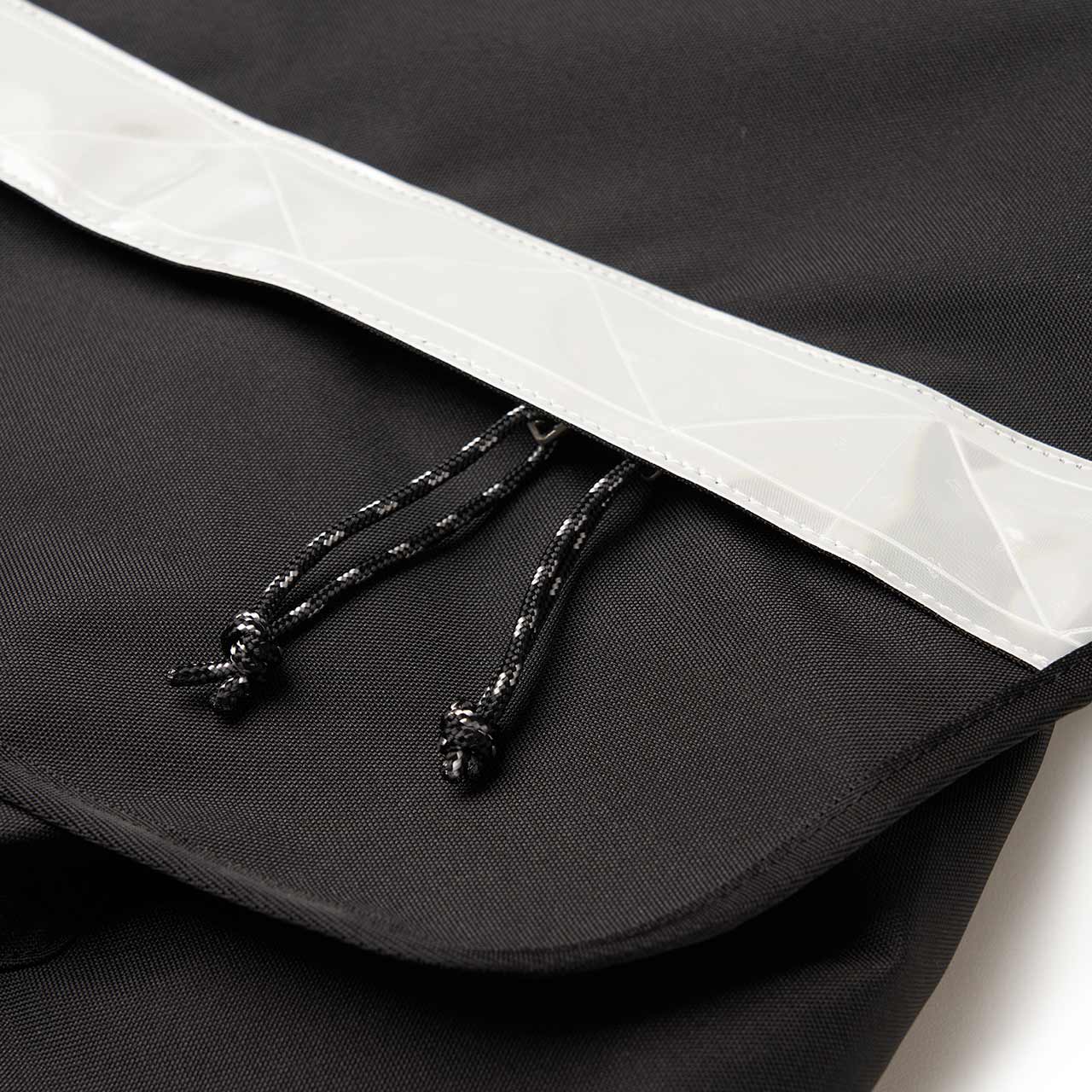 undercover undercover reflective strap bag (black) UI1B4B01