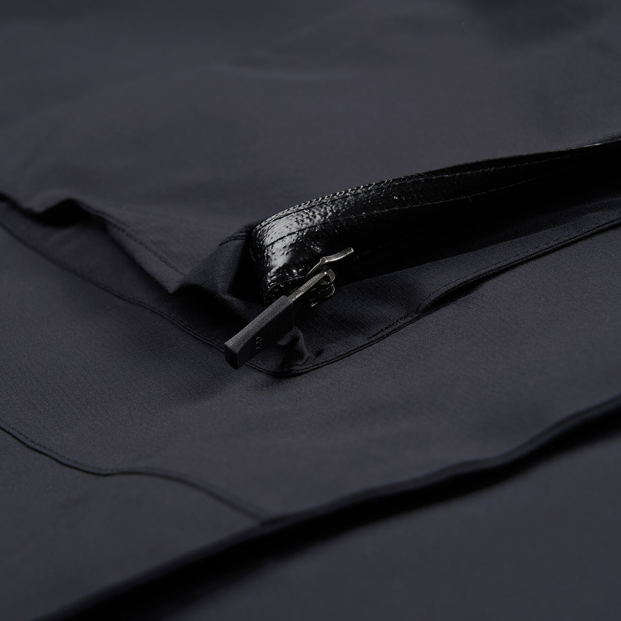 acronym acronym j96-gt (black)