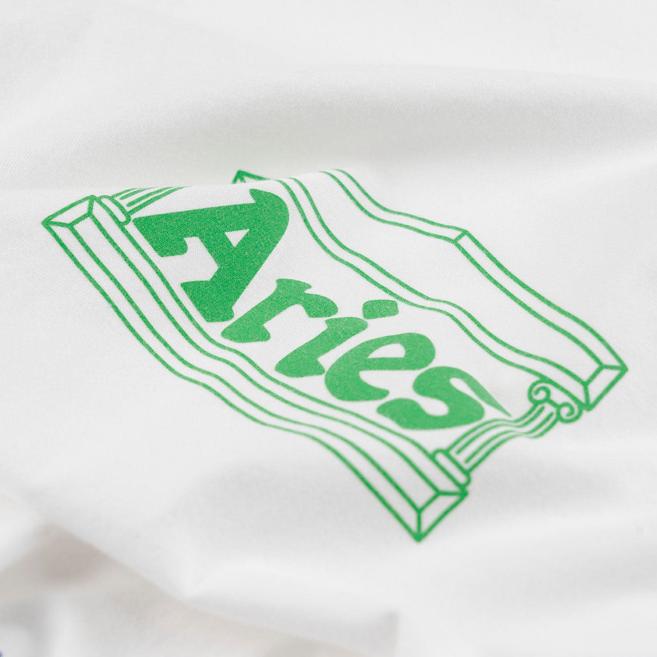 aries aries 'winky dude' longsleeve (white)