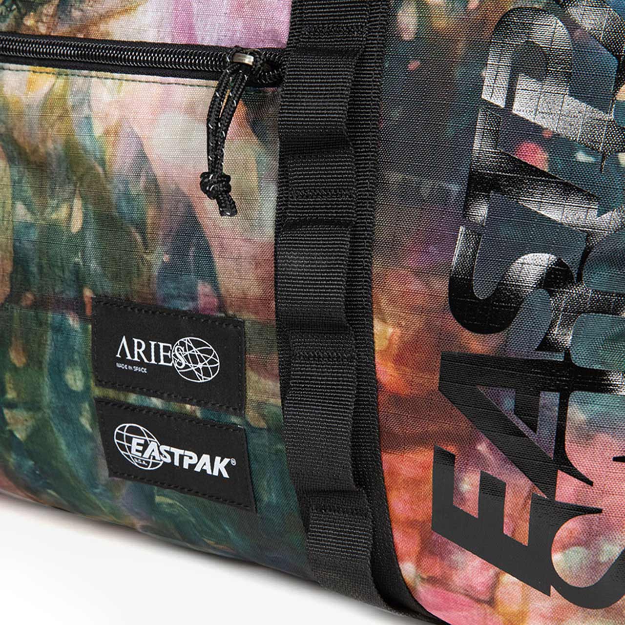 eastpak x aries shopper (black / multi) EK0A5B9MN101 - a.plus